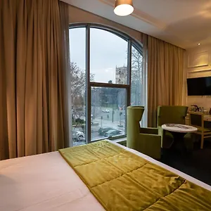 Hotel Dondar Formula 1 View